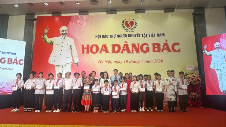 170 trẻ mồ côi, trẻ bị bỏ rơi dự Chương trình "Hoa dâng Bác"