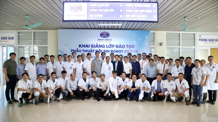 Bệnh viện K khai giảng khóa đào tạo Phẫu thuật nội soi rbot cơ bản đầu tiên