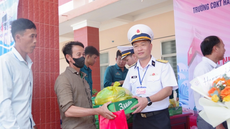  Đưa kiến thức biển, đảo và chăm sóc sức khỏe đến với người dân Tây Ninh