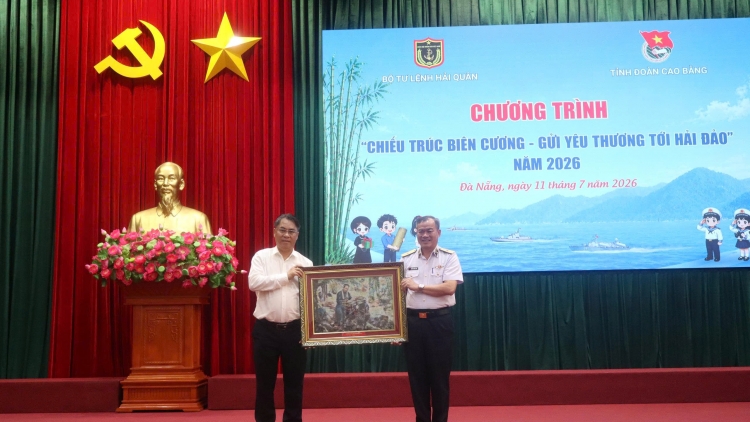 Hơn 2.400 chiếu trúc từ biên cương Cao Bằng gửi tặng cán bộ, chiến sĩ Hải quân