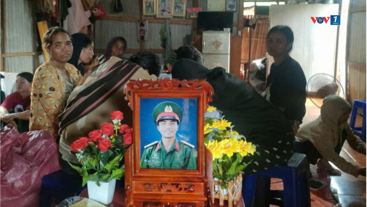 Truy thăng quân hàm từ Hạ sĩ lên Thượng sĩ đối với chiến sĩ quên mình cứu 2 người dân ở Gia Lai