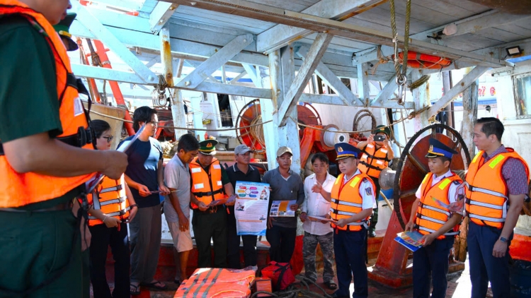 Sự phối hợp giữa Cảnh sát biển, Bộ đội Biên phòng và địa phương trong chống khai thác IUU