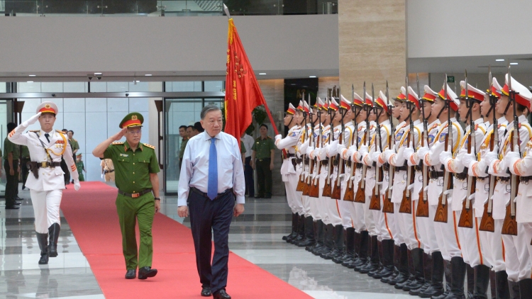 Thời sự 18h 18/7/2026: Xây dựng lực lượng Cảnh sát nhân dân cách mạng, chính quy,tinh nhuệ, hiện đại