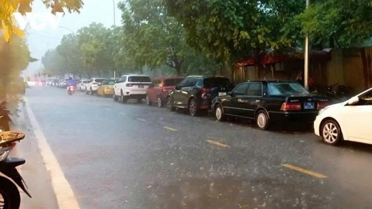 Dự báo thời tiết ngày 14/7: Hà Nội và Bắc Bộ nắng nóng cục bộ, chiều tối có mưa dông