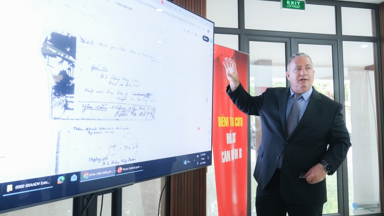 VWAI (Hoa Kỳ) bàn giao hơn 50 hồ sơ, kỷ vật để Việt Nam tìm kiếm hài cốt liệt sĩ
