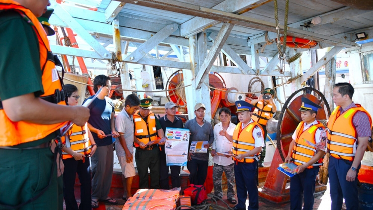 Cảnh sát biển đổi mới tuyên truyền, nâng cao ý thức ngư dân trong chống khai thác IUU