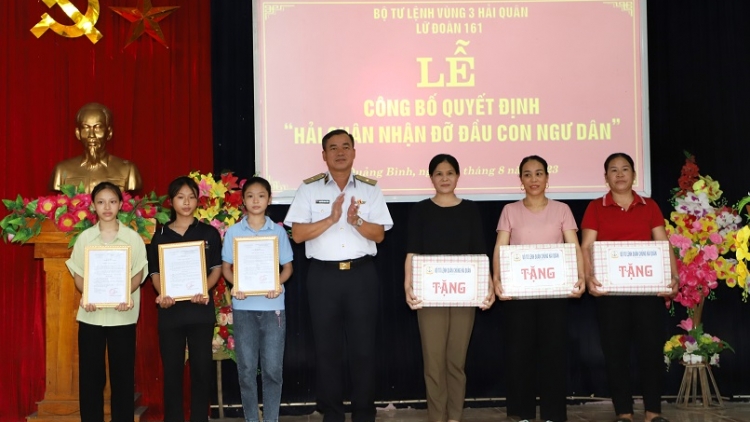 Lữ đoàn 161: Đồng hành cùng ngư dân, vun đắp thế trận lòng dân trên biển