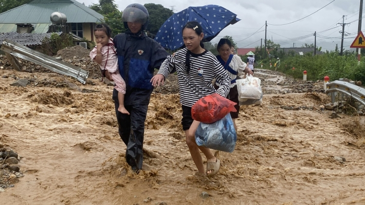 Lũ ống, lũ quét tại Lai Châu làm 3 người mất tích, hàng trăm ngôi nhà bị hư hỏng, cuốn trôi