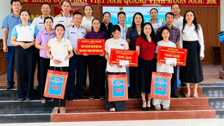 Tiếp sức con em ngư dân, vun đắp thế trận lòng dân trên biển