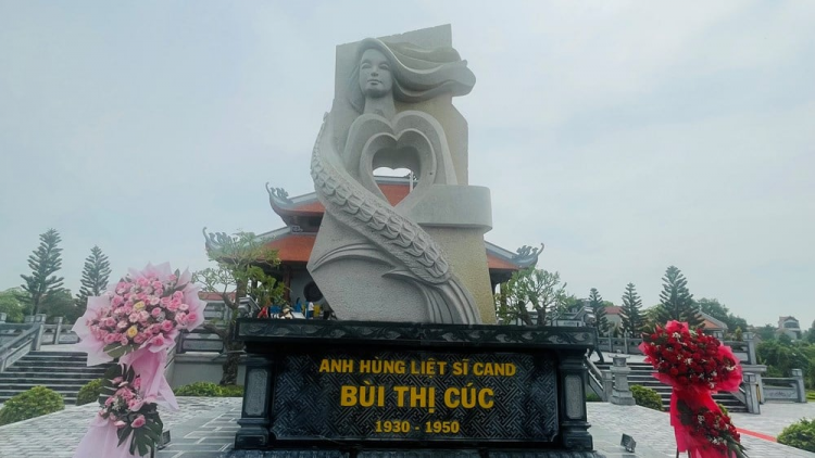 Đóa hoa Cúc anh hùng trên quê hương Đất Nhãn