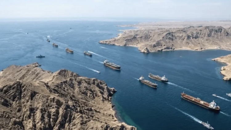 Ông Trump tuyên bố Mỹ kiểm soát eo biển Hormuz giữ lúc đàm phán với Iran bế tắc