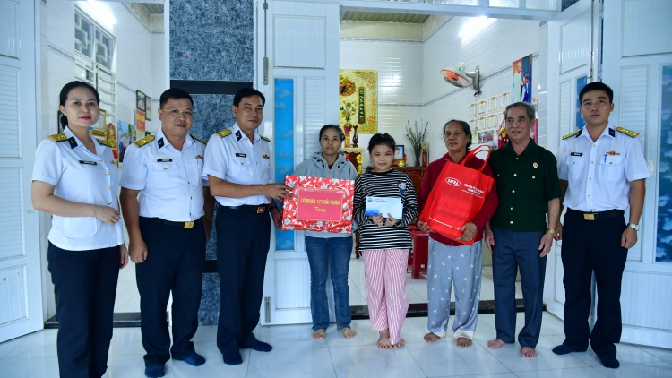 Lữ đoàn 171 tiếp sức con ngư dân trước thềm năm học mới