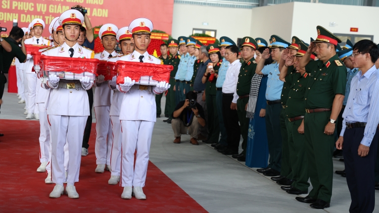 Chuyến bay đặc biệt mang theo hy vọng “trả lại tên” cho hơn 7.000 liệt sĩ tại TP.HCM