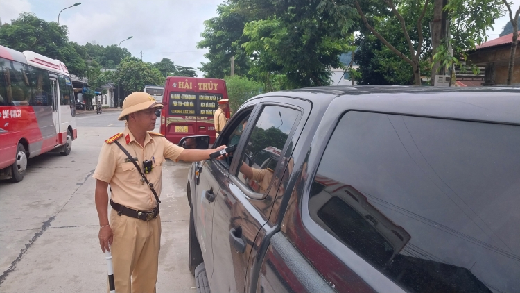 Công an tỉnh Tuyên Quang đảm bảo TTATGT trên mọi cung đường