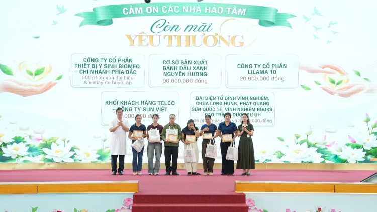 Truy tặng Kỷ niệm chương “Vì sức khỏe nhân dân”  cho 6 trường hợp chết não hiến tạng