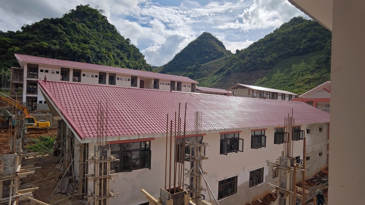 Rút ngắn từng ngày để kịp mùa tựu trường ở Phiêng Pằn
