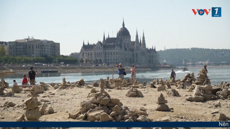 Nhiều đoạn sông Danube cạn trơ đáy vì hạn hán - lời cảnh báo về môi trường