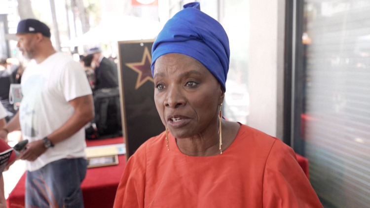 Angélique Kidjo  Nữ nhạc sĩ da màu đầu tiên nhận ngôi sao trên Đại lộ Danh vọng Hollywood 