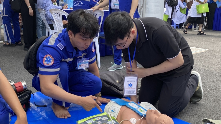 TP.HCM đề xuất hỗ trợ 100% học phí đào tạo bác sĩ nội trú