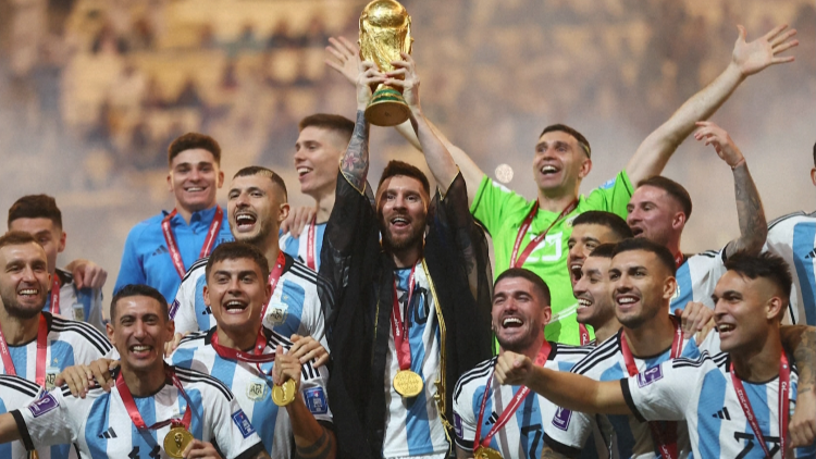 Người hâm mộ Argentina tri ân Messi sau khi anh tuyên bố giã từ đội tuyển