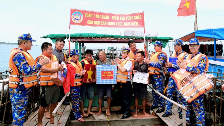 Vùng 1 Hải quân: Đồng hành cùng ngư dân vươn khơi bám biển, chống khai thác IUU