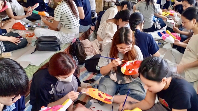 Làng nghề trung thu loay hoay giữ nghề