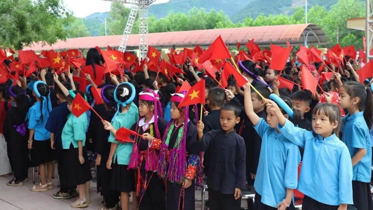 Sáng 5/9, học sinh trên cả nước tham dự lễ khai giảng, chính thức bước vào năm học mới 2026–2027