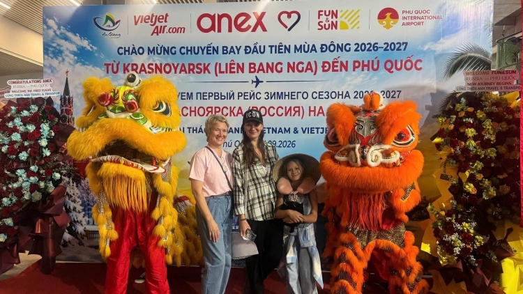 Đón chuyến bay thẳng đầu tiên đưa du khách từ Nga đến Việt Nam