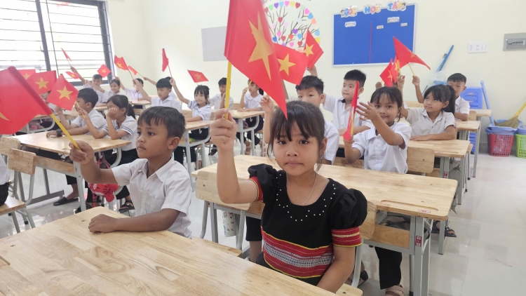 Chăm sóc bán trú học sinh lớp 1 ở trường liên cấp vùng biên giới Quảng Ngãi
