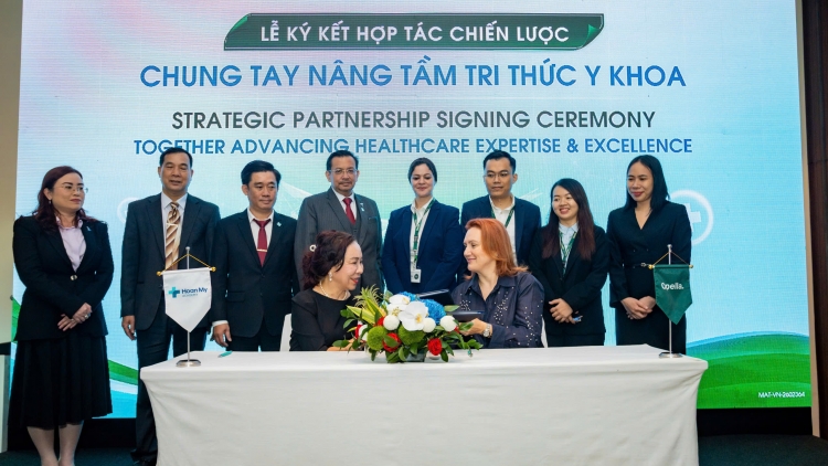 Từ đào tạo y khoa đến nâng cao kiến thức sức khỏe cho cộng đồng