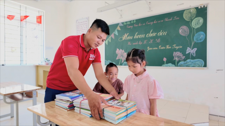 Háo hức chuẩn bị khai giảng ở lớp học “1 thầy 3 trò” trên đảo Trần (Quảng Ninh) 