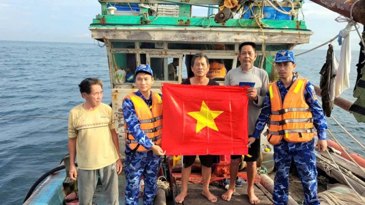 Vùng Cảnh sát biển 1 quyết liệt ngăn tàu cá vi phạm IUU
