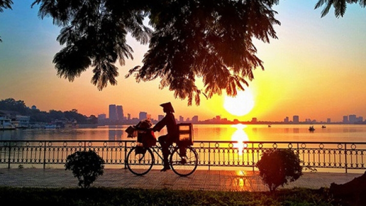 Dự báo thời tiết ngày 04/09/2026: Bắc Bộ nắng nóng gay gắt, Nam Bộ mưa dông