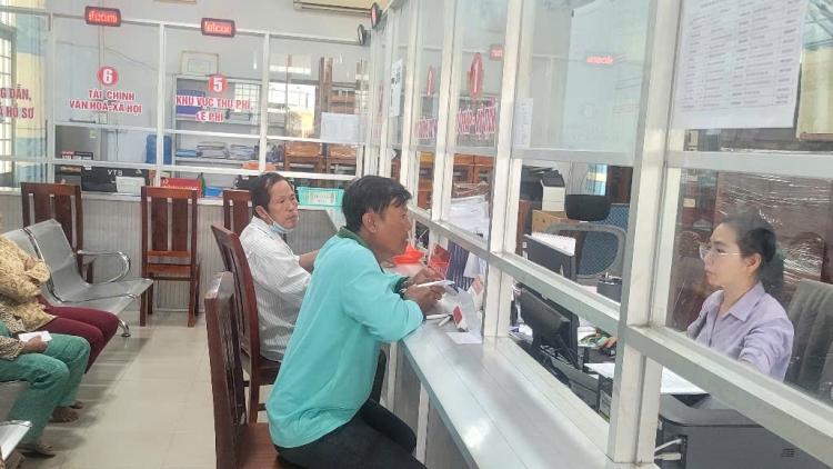 Xã vùng sâu Đồng Tháp “vươn mình” sau khi thực hiện chính quyền địa phương 2 cấp