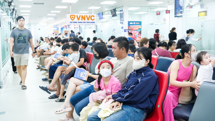 Gần 40.000 mũi vắc xin não mô cầu được tiêm tại VNVC trong 3 ngày