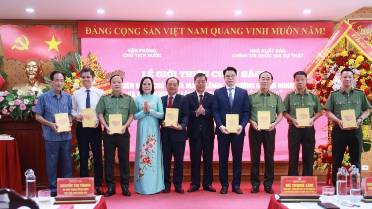 Kiên định nền tảng tư tưởng, vững bước trên con đường đi lên chủ nghĩa xã hội