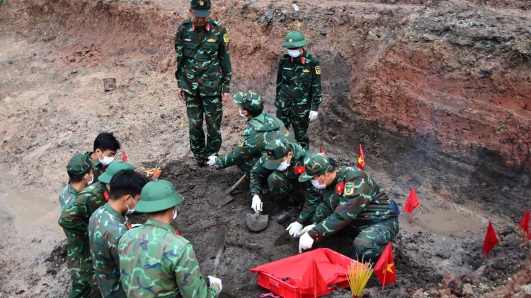 Phát hiện thêm 12 hài cốt liệt sĩ tại Công viên Lê Thị Riêng