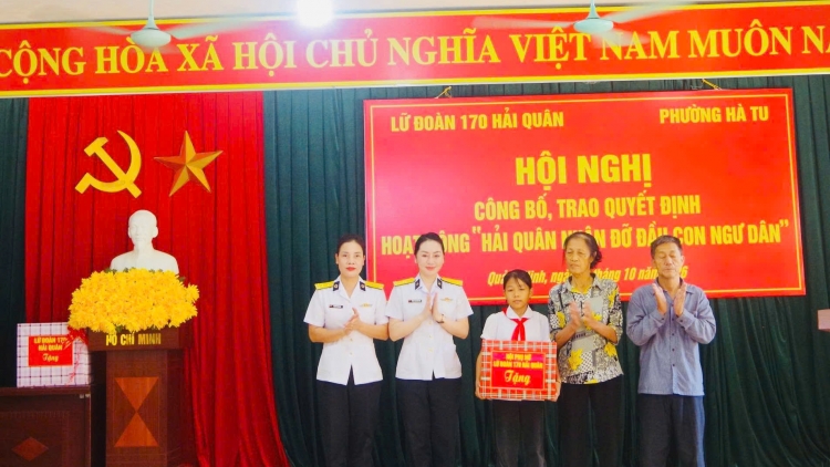 Lữ đoàn 170 Hải quân nhận đỡ đầu con ngư dân có hoàn cảnh khó khăn