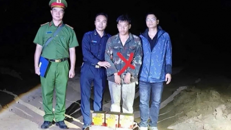 Cao Bằng: Phát hiện và bắt giữ đối tượng vận chuyển trái phép pháo hoa nổ vào nội địa tiêu thụ