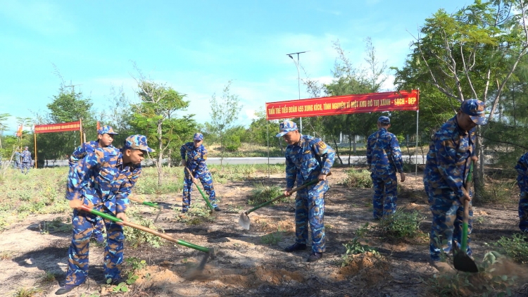 Tuổi trẻ Vùng 4 Hải quân chung tay xây dựng vườn rau cộng đồng