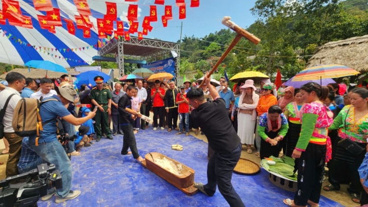 Ngày hội văn hóa dân tộc Mông mở ra không gian phát triển mới