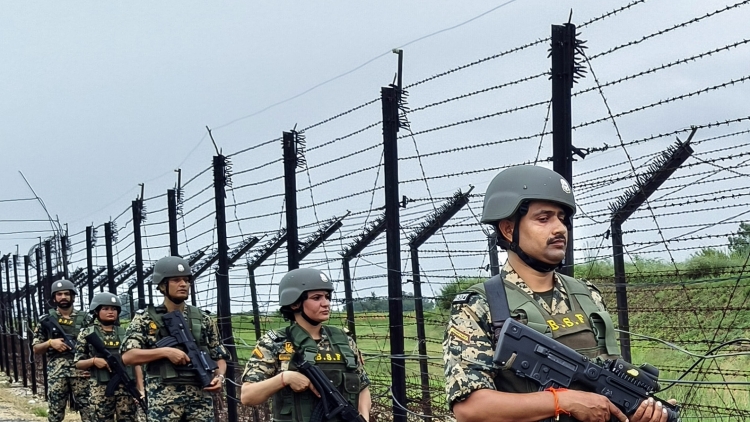 Ấn Độ, Pakistan triệu tập đại diện ngoại giao sau vụ nổ súng ở biên giới