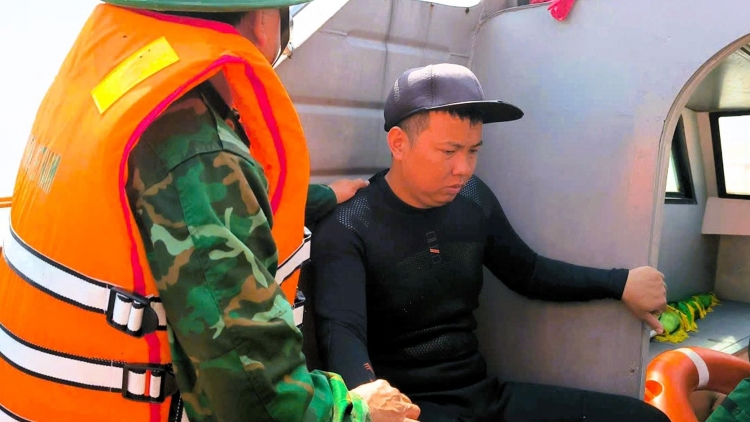 Kịp thời cứu vớt một người dân Quảng Trị bị cuốn trôi trên biển