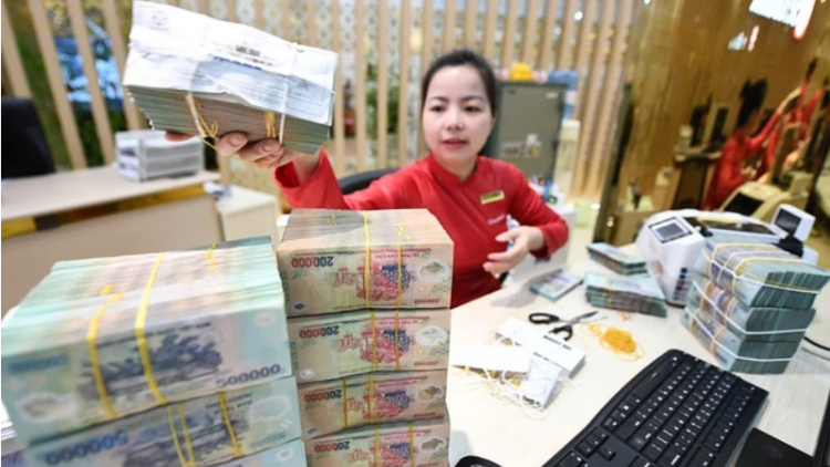 Lãi suất thả nổi neo cao, người vay đối mặt nhiều áp lực