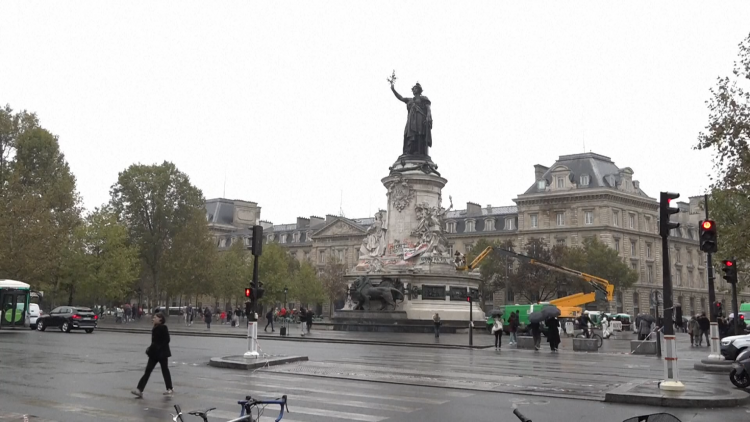 Paris áp lệnh giới nghiêm sau các cuộc bạo loạn nghiêm trọng
