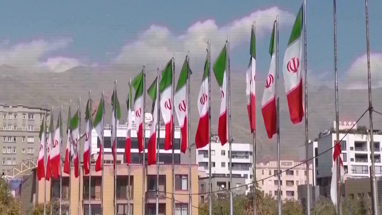 Iran tuyên bố sẽ cấm tàu chiến Mỹ vùng Vịnh