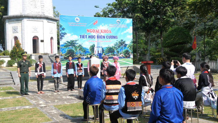 Tiết học đặc biệt nơi con sông Hồng chảy vào đất Việt
