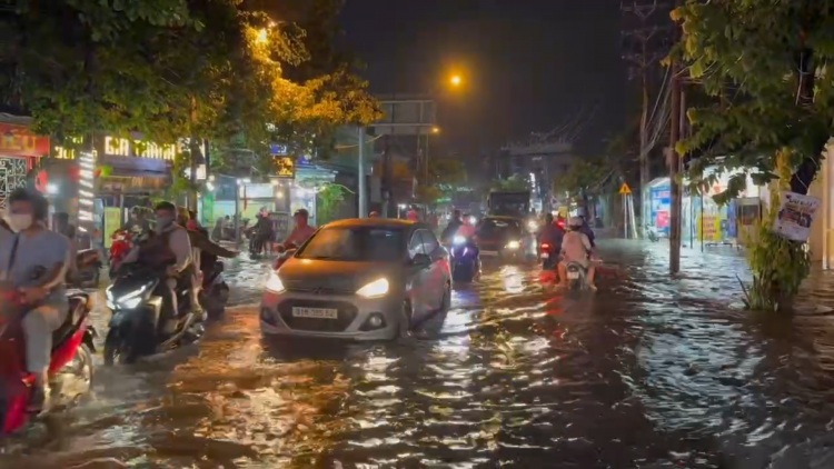 TP.HCM, Đồng Nai, Tây Ninh, Lâm Đồng tiếp tục mưa to, cảnh báo ngập giờ tan tầm
