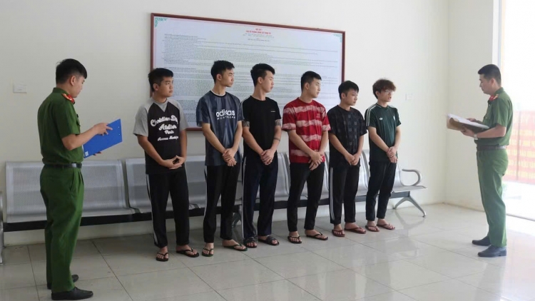 Dùng 40 tài khoản ngân hàng nhận, chuyển hơn 1.000 tỷ đồng tiền đánh bạc