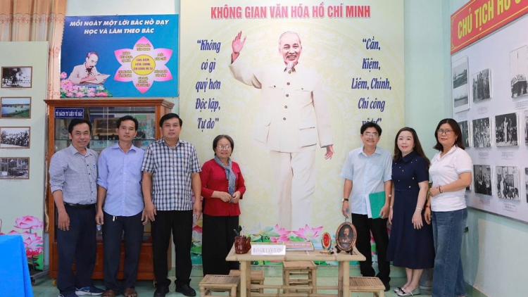Học và làm theo Bác từ những việc làm dung dị, nghĩa tình